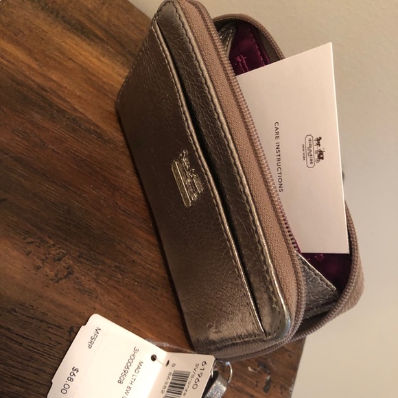 Coach wristlet - Picture 4 of 5